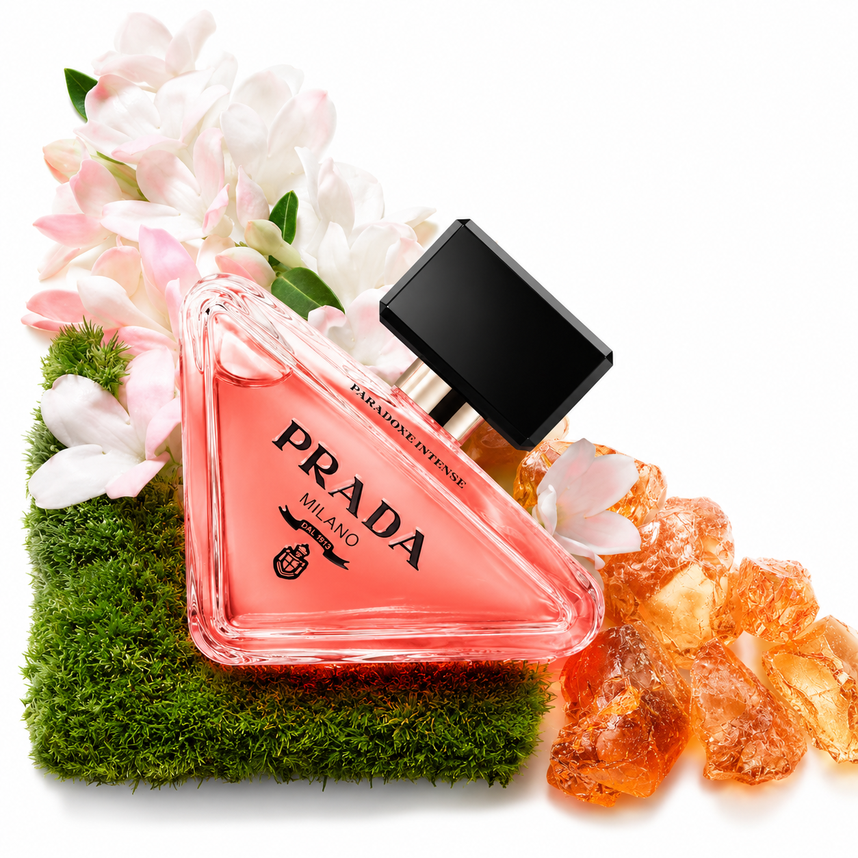 Prada Paradoxe Intense EDP spray close up